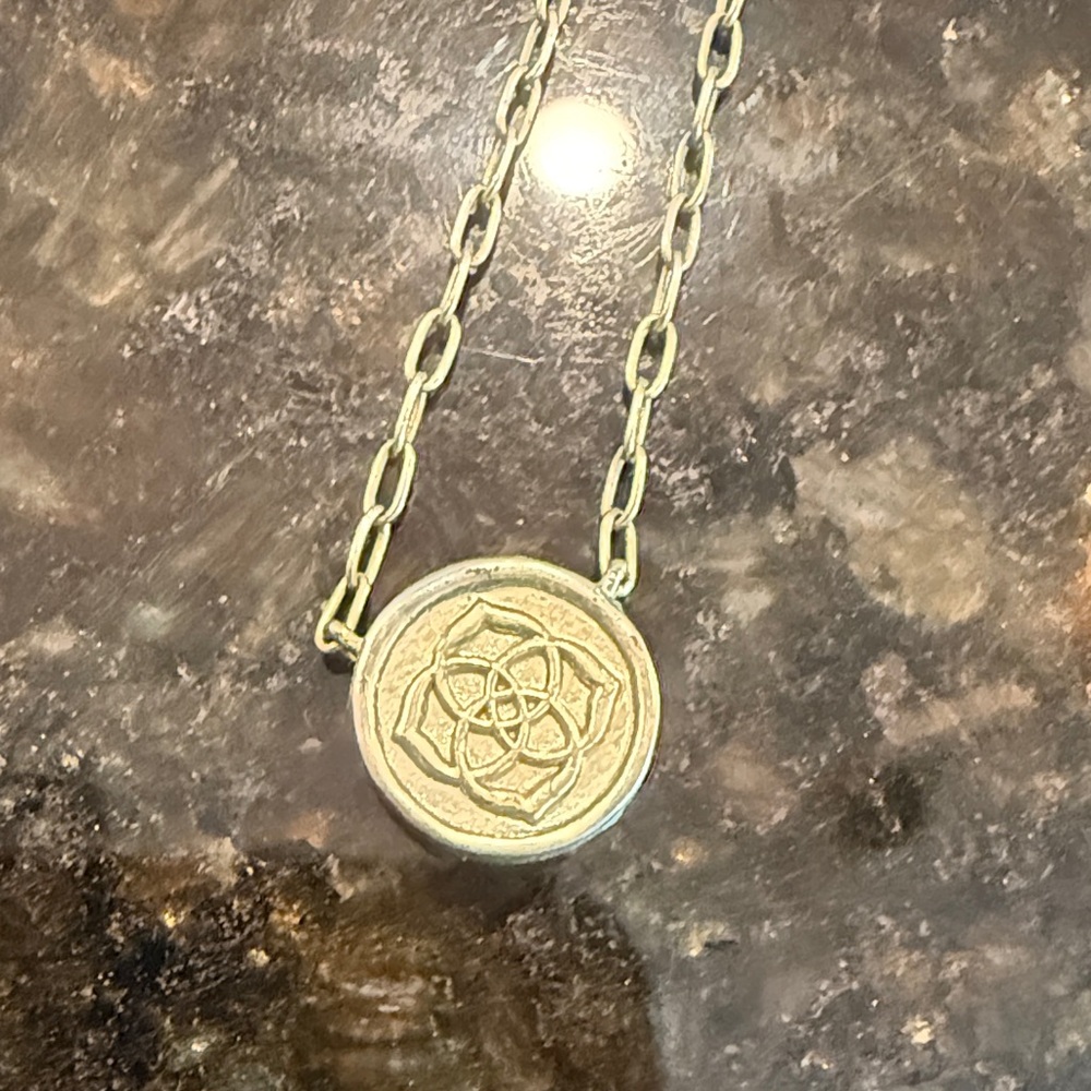 KENDRA SCOTT Reversible Gold Necklace - Picture 3 of 4